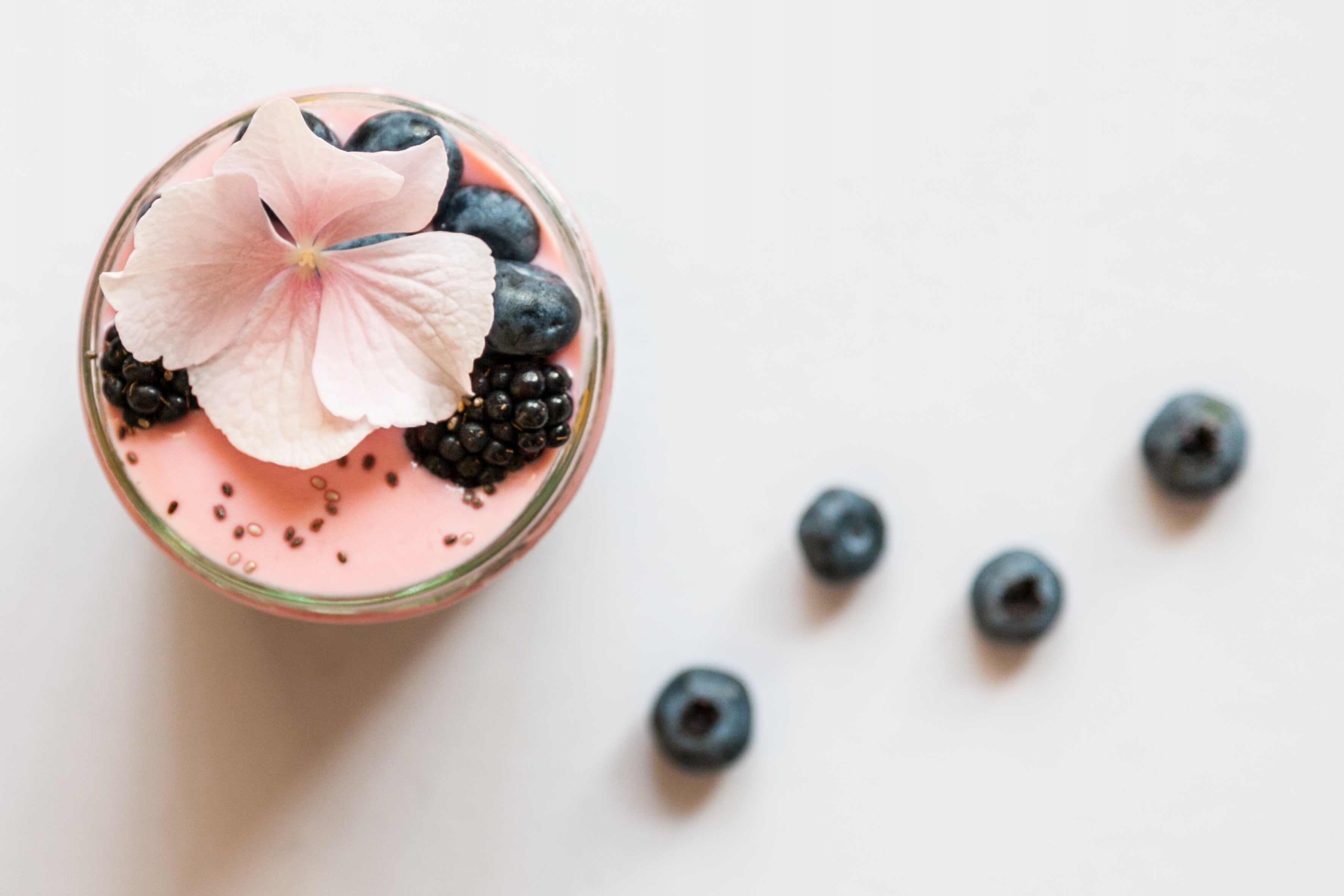 Semi di canapa nello yogurt (e non solo): 4 ricette sfiziose