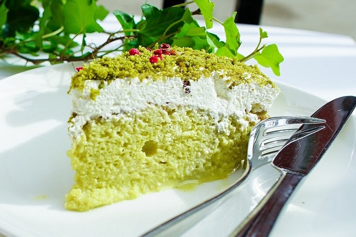 Cos’è la Space Cake: ricetta per farla in casa ed effetti